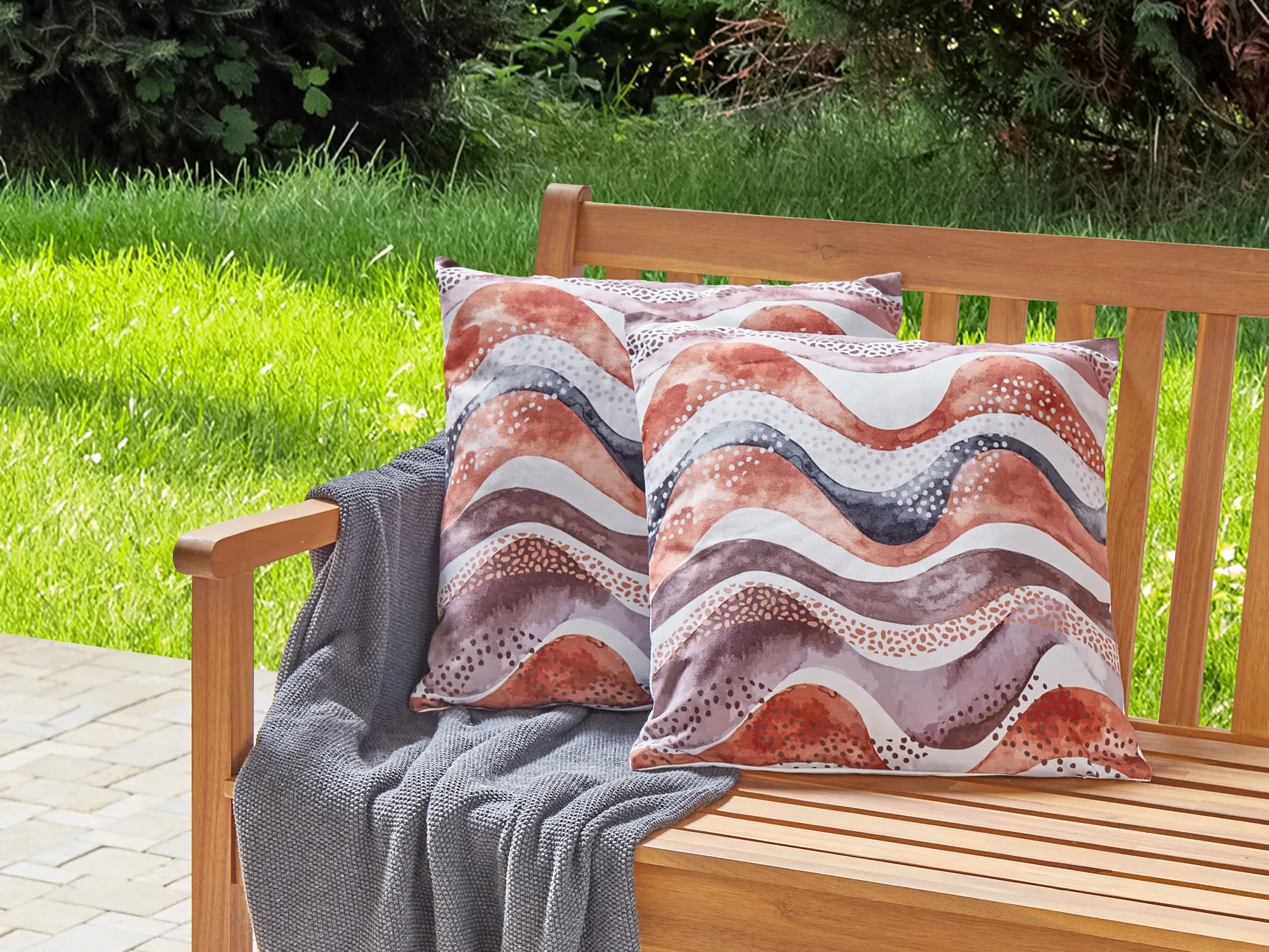 Set of 2 Outdoor Cushions SEBORGA Abstract Pattern 45 x 45 cm Brown_881044