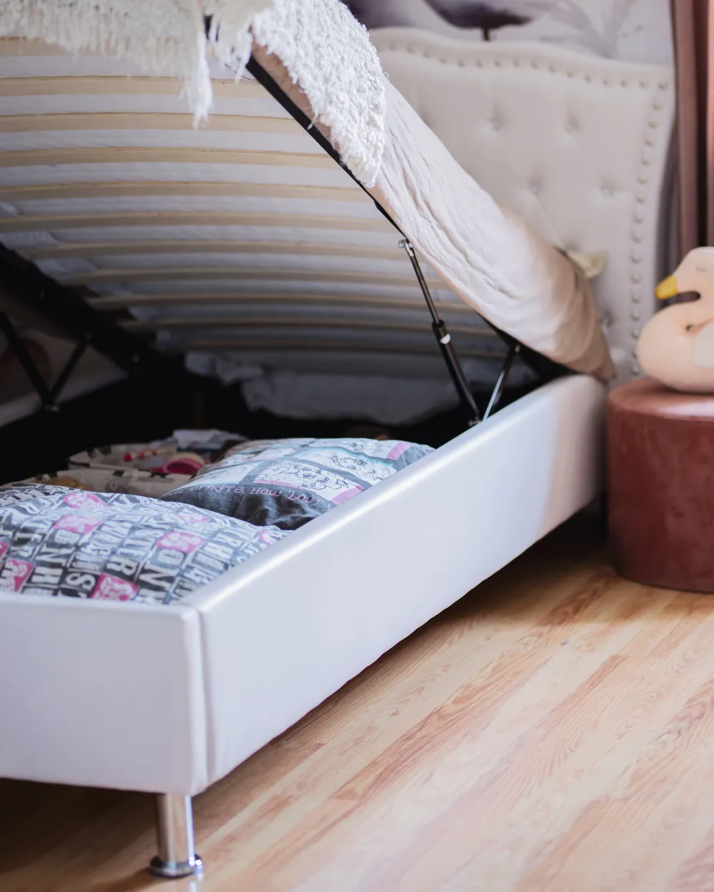 Ottoman Bed METZ Faux Leather White 90 x 200 cm (EU Single)_917859