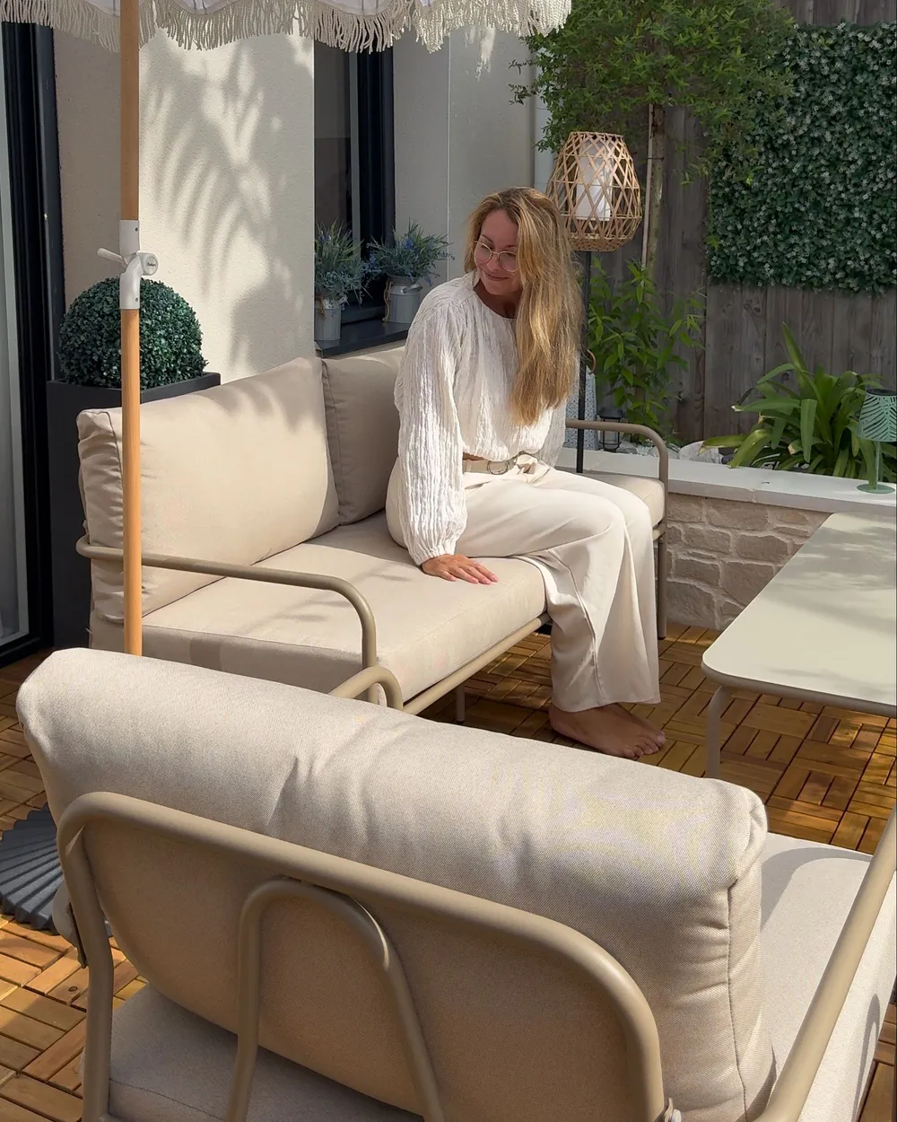 Trädgårdssoffgrupp med bord 4-sits NESSO Metall Ljusbeige_1159236