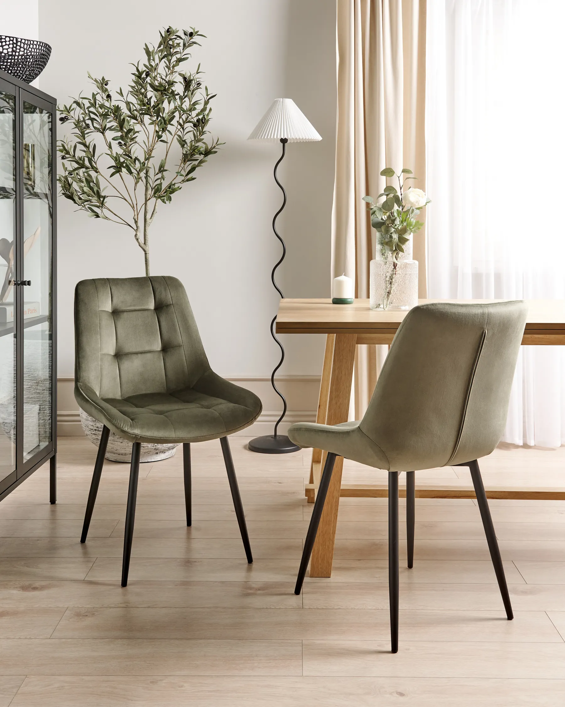 Set med 2 matstolar MELROSE Sammet Olivgrön_901909
