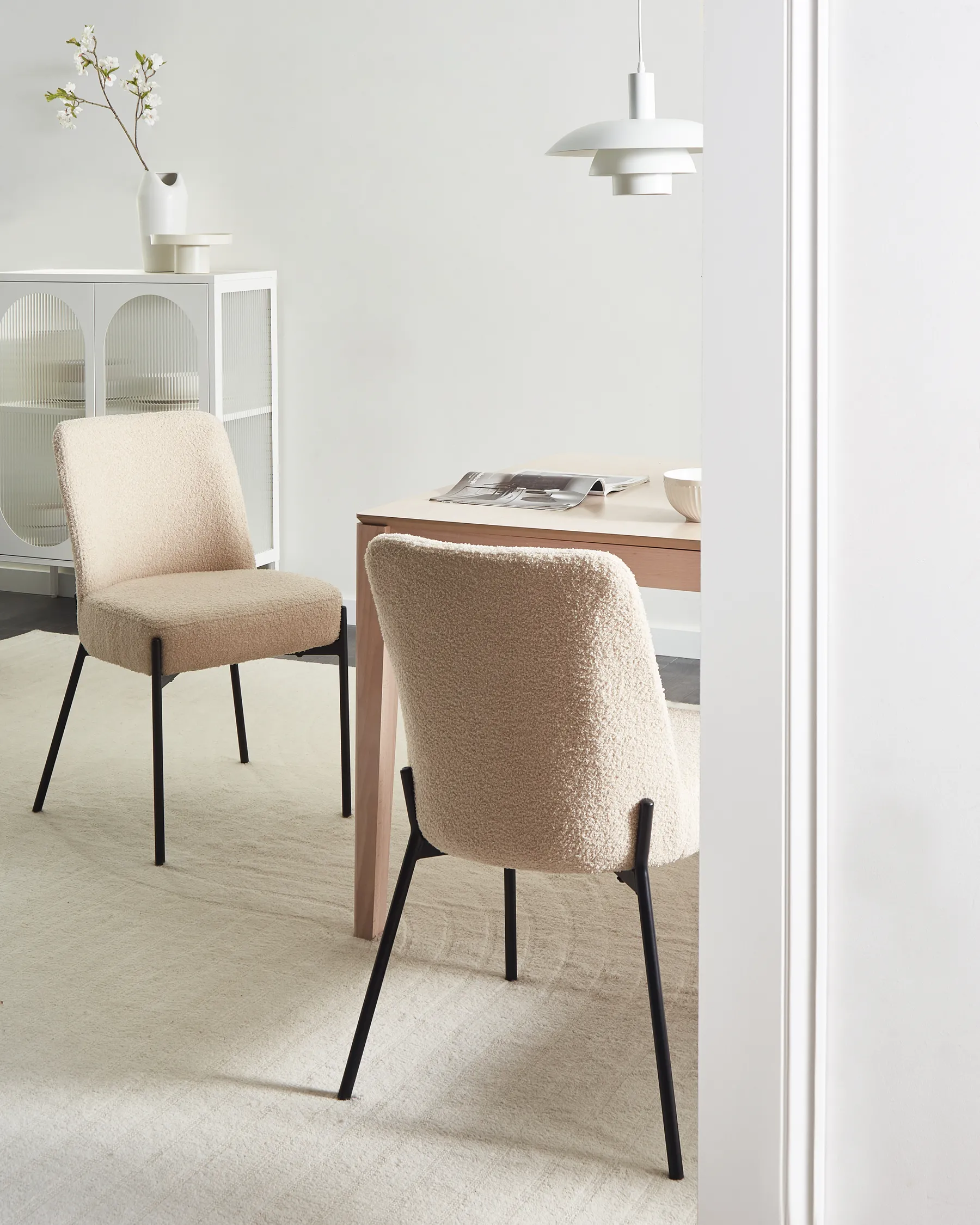 Set med 2 stolar MALIN Bouclé Ljusbeige_987070