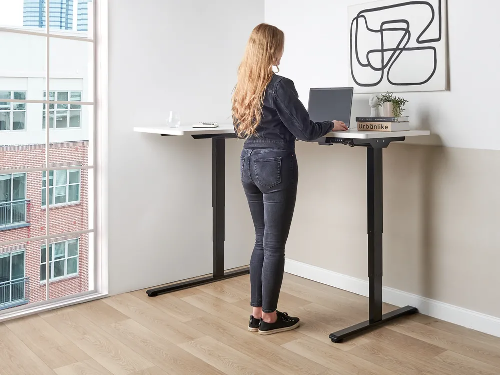 Elektriskt justerbart hörnskrivbord DESTINES 160 cm 109 cm Vit/ Svart Vänstervänd_927804