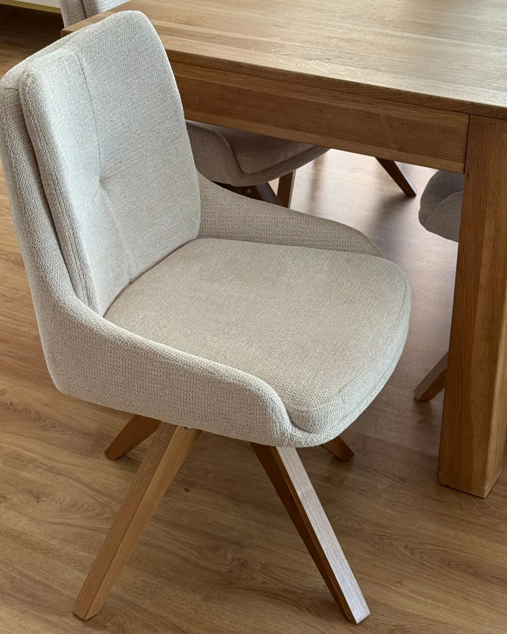 Set med 2 matstolar Vridbar DORRIS Ljusbeige_1175470