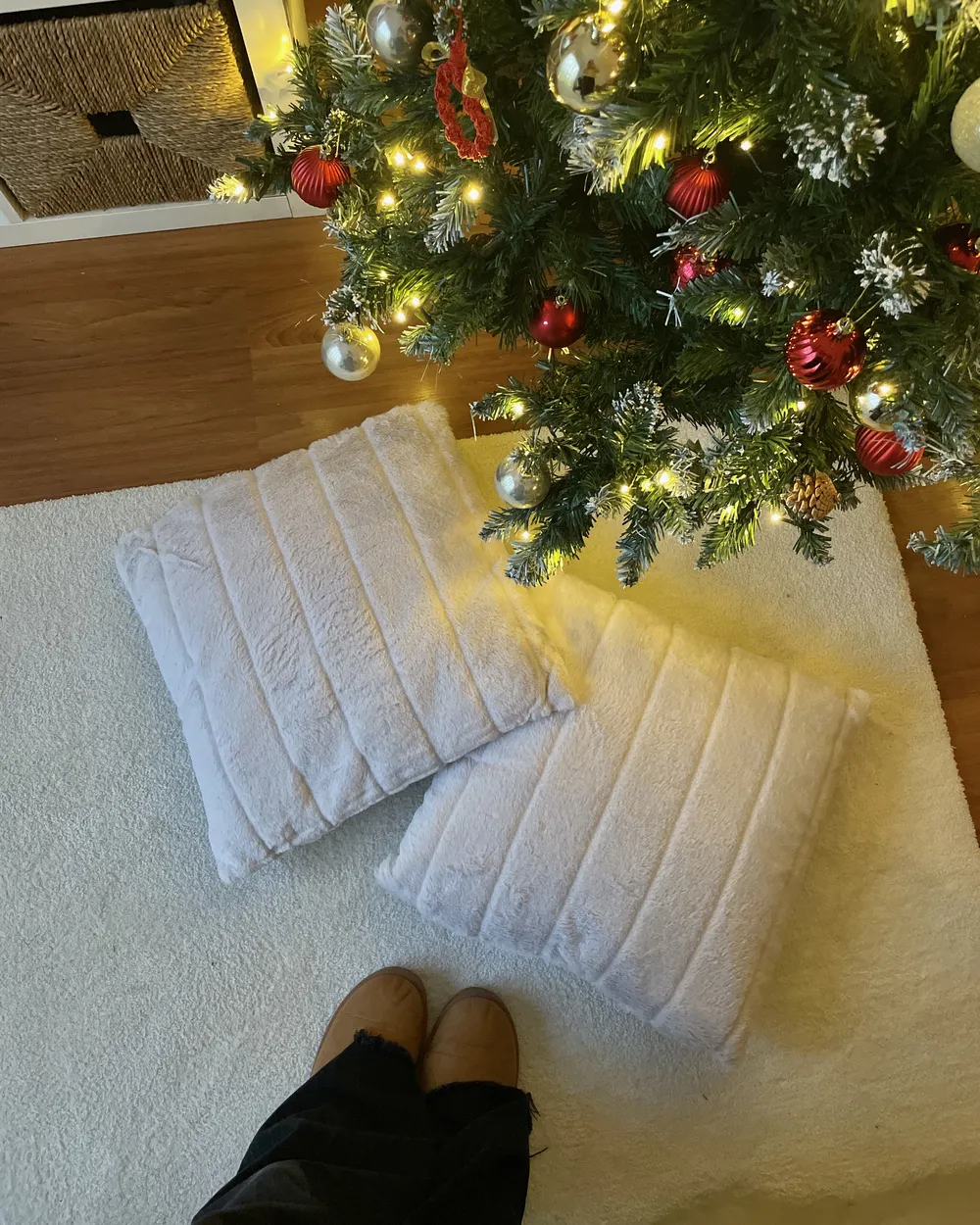 Set of 2 Decorative Cushions PUMILA 45 x 45 cm Faux Fur White Solid_897027