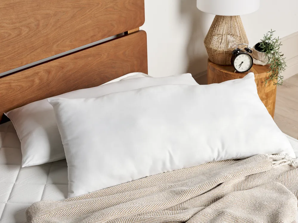 Set of 2 Bed Pillows ERRIGAL Low 40 x 80 cm Microfibre White