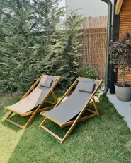 Set med 2 hopfällbara solstolar AVELLINO Akaciaträ Ljusbrun_1177547