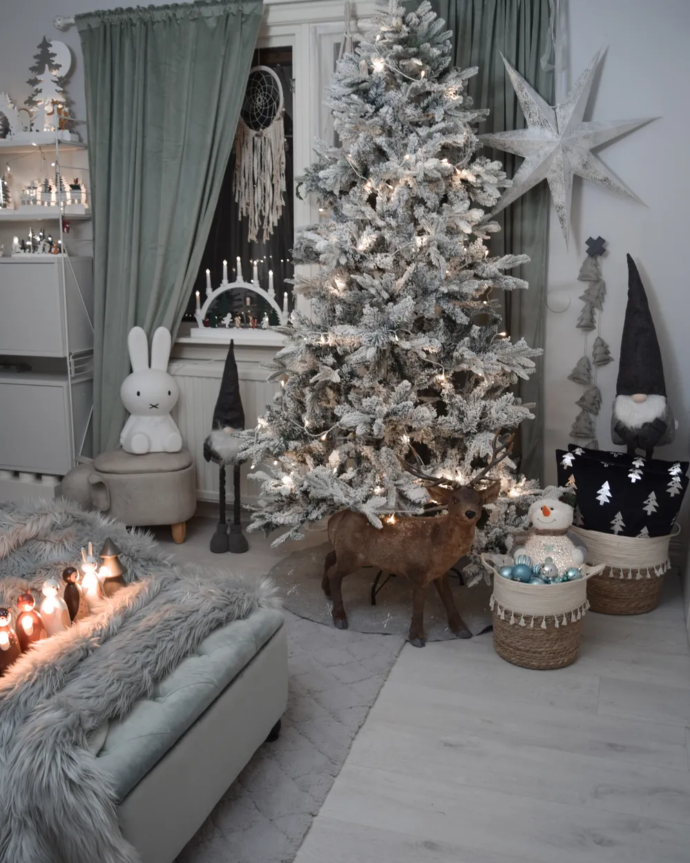 Artificial Snowy Christmas Tree TOMICHI 210 cm White_842712