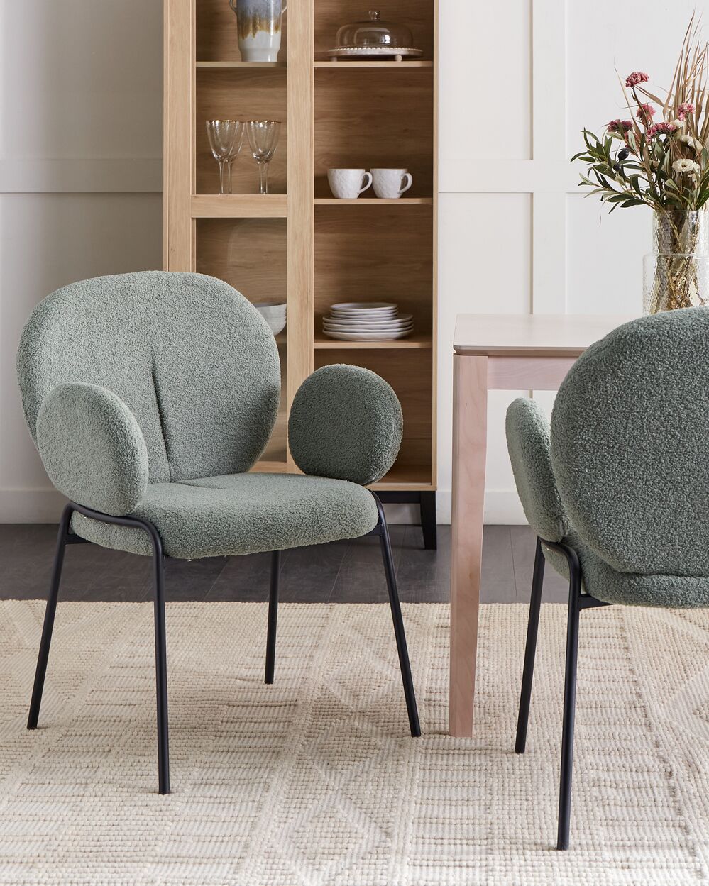 Set med 2 matstolar ELY Bouclé Ljusgrön