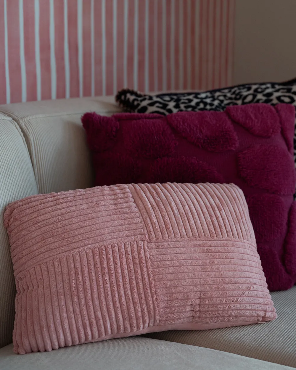 Set of 2 Decorative Cushions MILLET 30 x 50 cm Corduroy Pink Geometric Pattern_967706