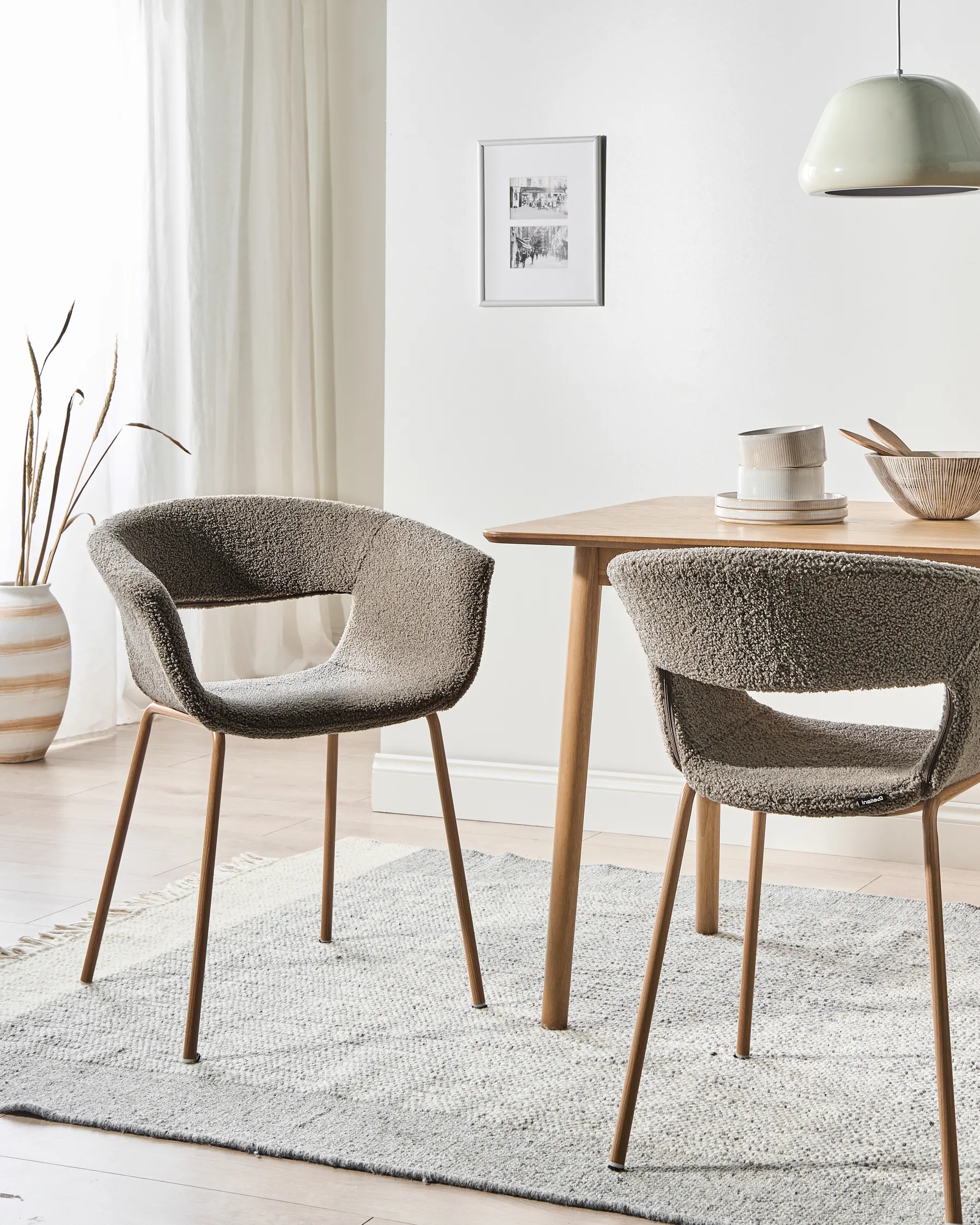 Set med 2 matstolar ELMA Bouclé Taupe_1029043