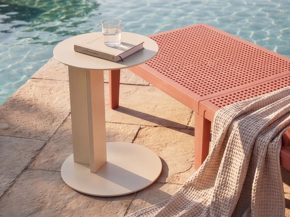 Utendørs sidebord VANZAGO 40 cm 40 cm Metall Beige