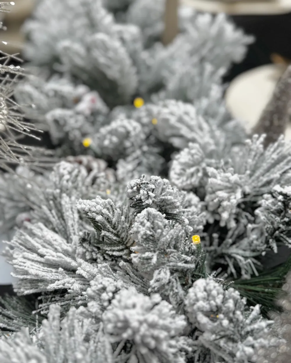 Snötäckt julgirlang LED WHITEHORN 180 cm Vit_1034582