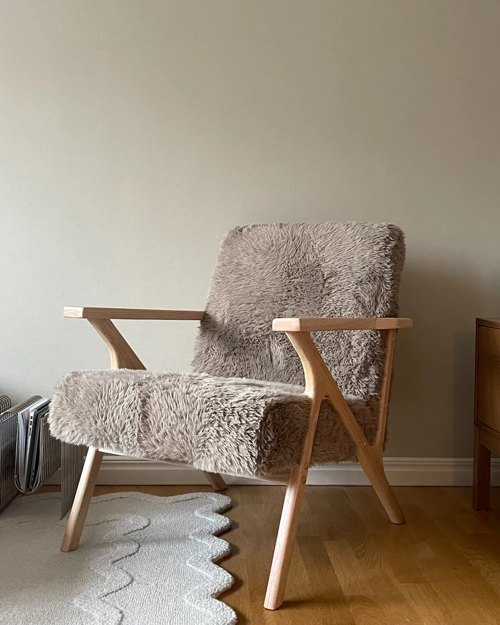 Armchair KISA Faux Fur Taupe_1048179