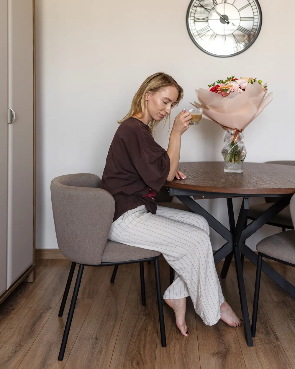 Set med 2 matstolar MINA Taupe_1156283