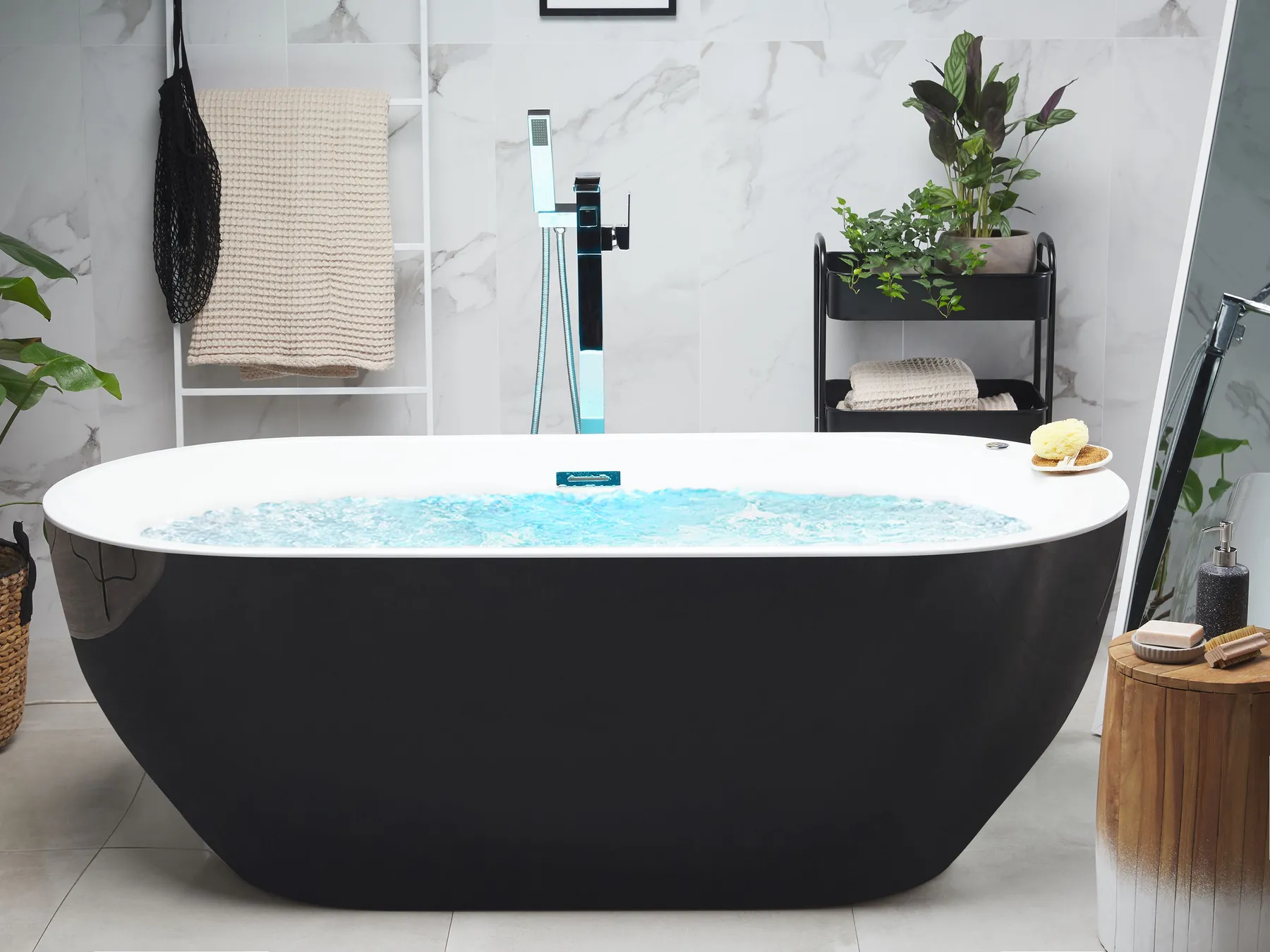 Poreamme vapaasti seisova LED-valolla NEVIS 170 x 80 cm Musta_783296