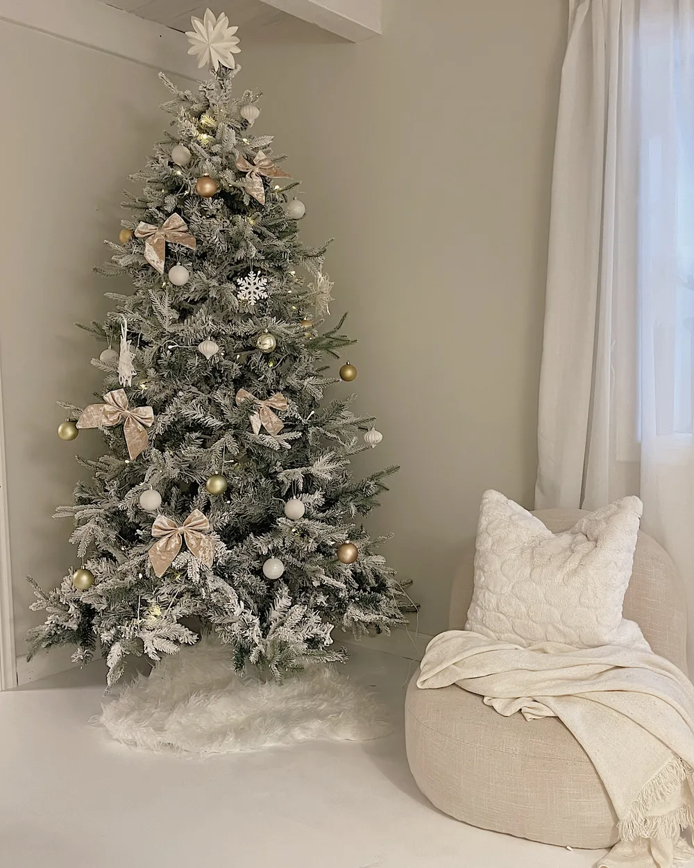 Artificial Snowy Christmas Tree TOMICHI 180 cm White_845713