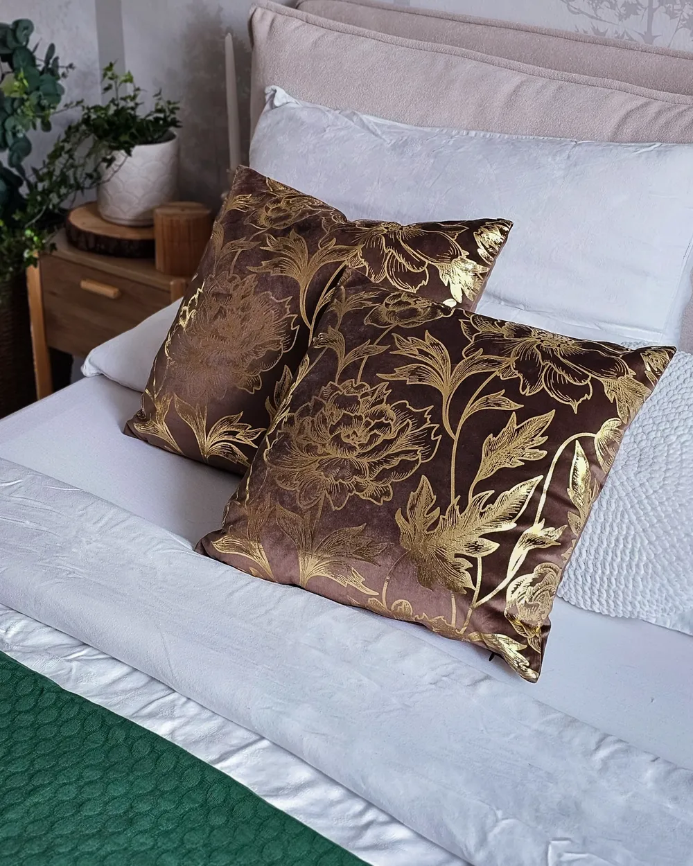 Set of 2 Decorative Cushions DAFFODIL 45 x 45 cm Velvet Brown Floral Pattern_976450