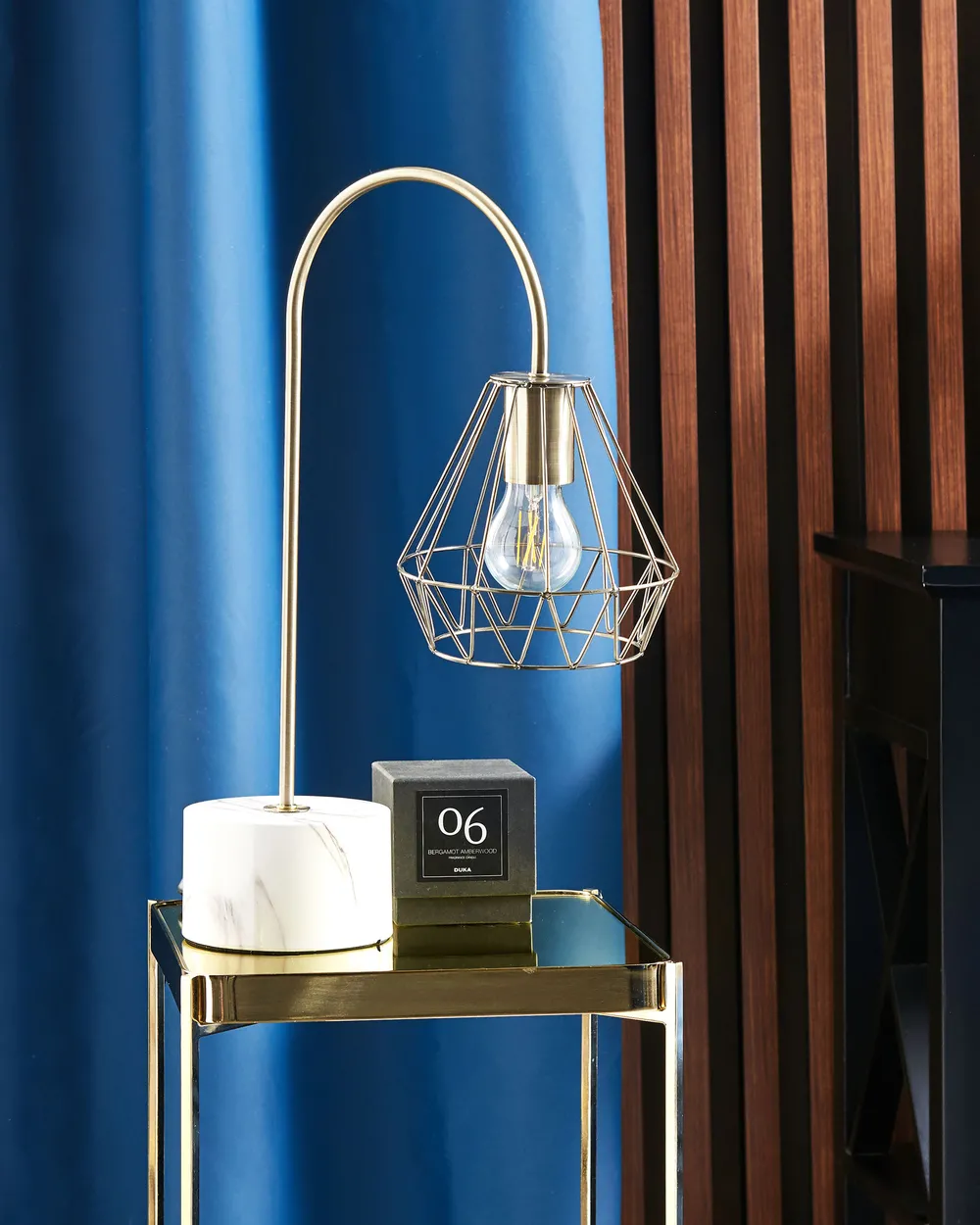 Bordslampa MOONI Metall Mässing_1079575