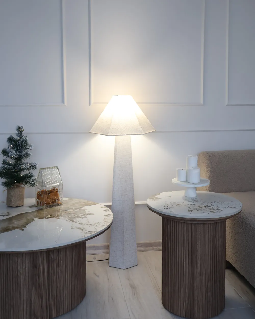 Golvlampa DEMBI Konstlinne Ljusbeige_1039304