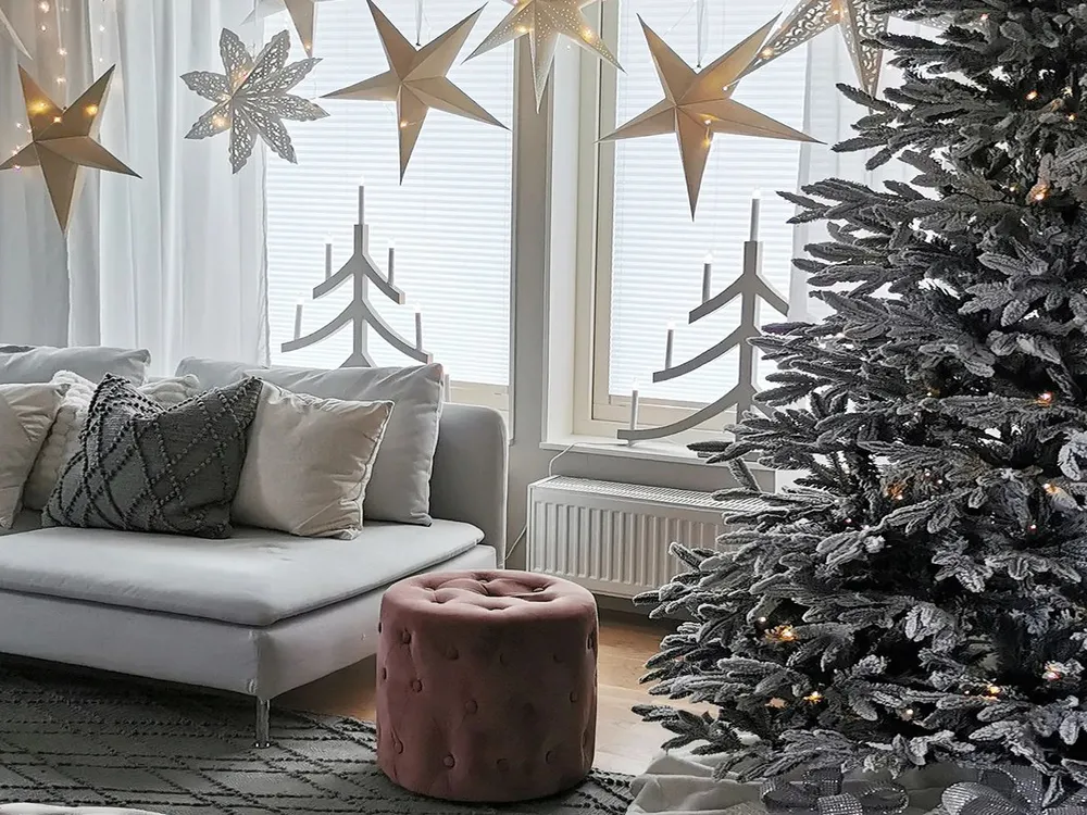 Snöklädd konstgjord julgran BASSIE 210 cm Vit_837645