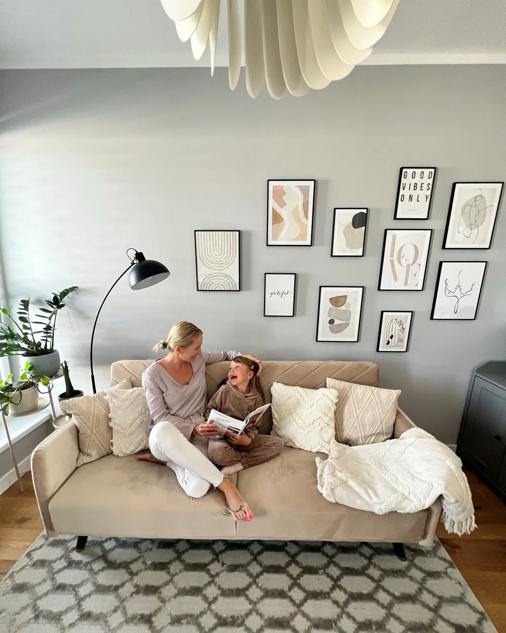 Vuodesohva 3-istuttava SENJA Sametti Beige_861753