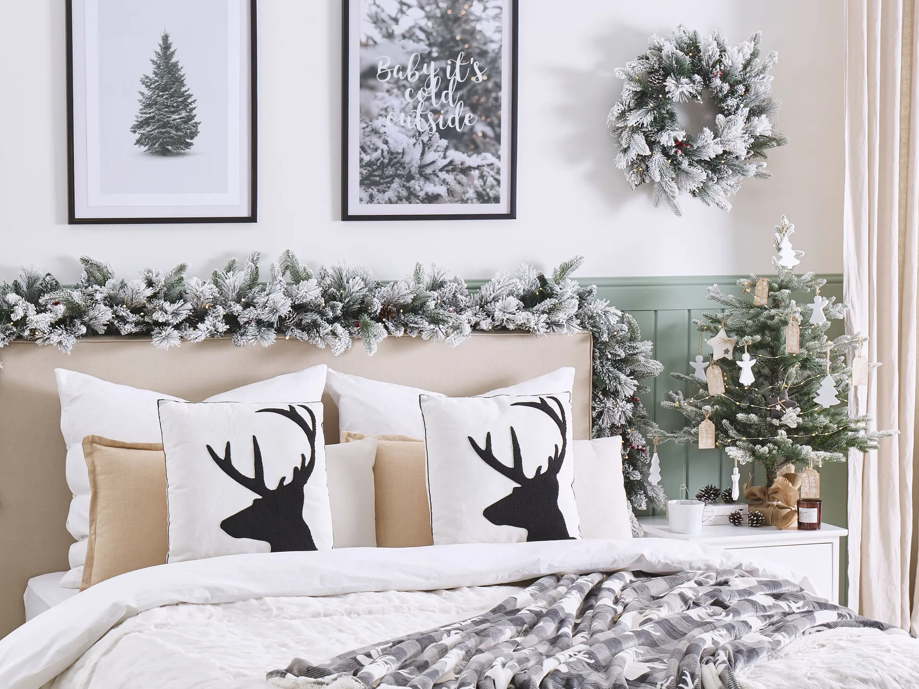 Set of 2 Decorative Cushions SHADRACK 45 x 45 cm Cotton White Christmas Motif_814078