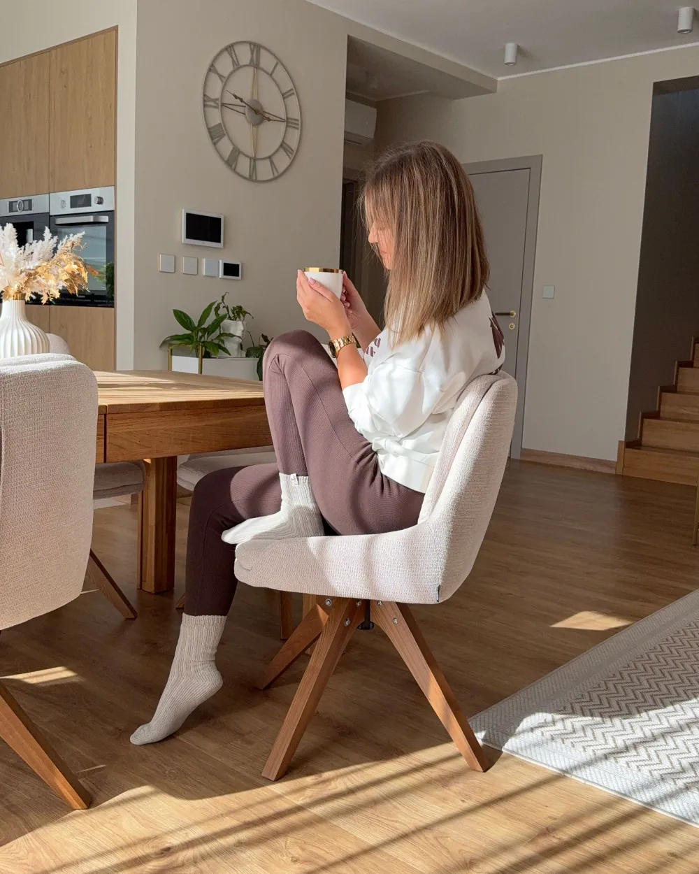 Set med 2 matstolar Vridbar DORRIS Ljusbeige_1175468