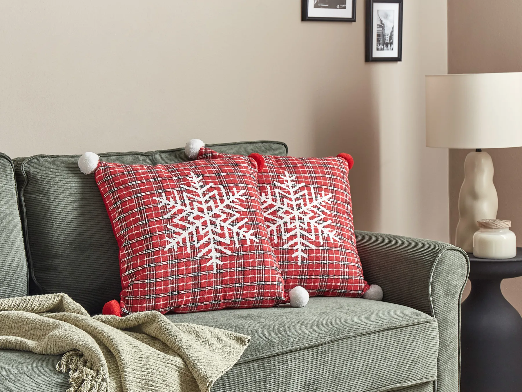 Set of 2 Decorative Cushions LONICERA 45 x 45 cm Red Christmas Motif_901975