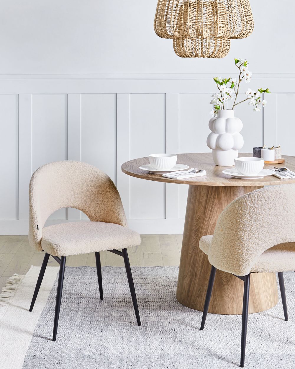 Set med 2 matstolar ONAGA Bouclé Beige