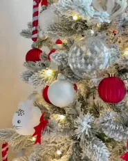 Snöklädd konstgjord julgran LED TATLOW 180 cm Grön_1172460
