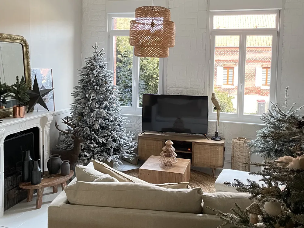Snöklädd konstgjord julgran BASSIE 210 cm Vit_844608