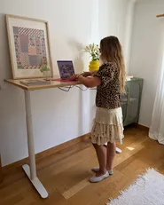 Elektriskt höj- och sänkbart skrivbord DESTINAS 160 cm x 72 cm Ljusbrun/ Vit_1153646