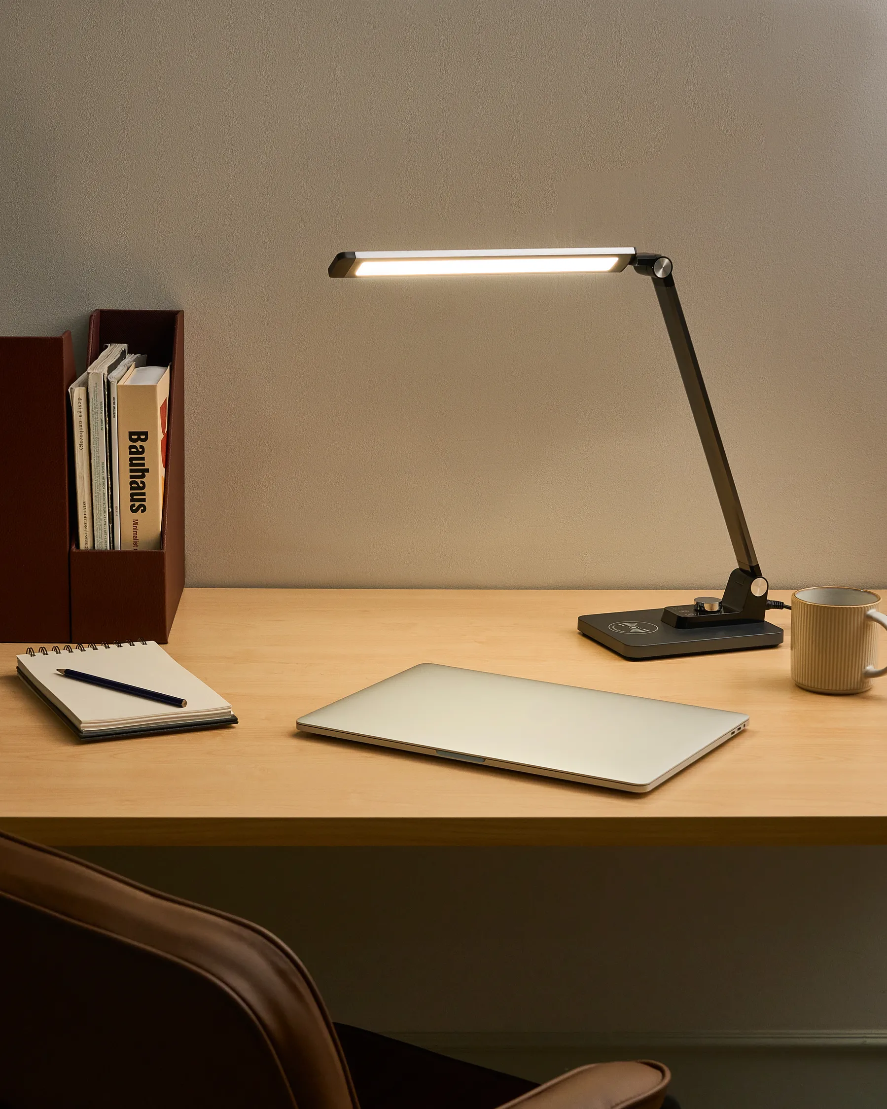 LED Desk Lamp ENIF with Wireless Charger Black_1018837