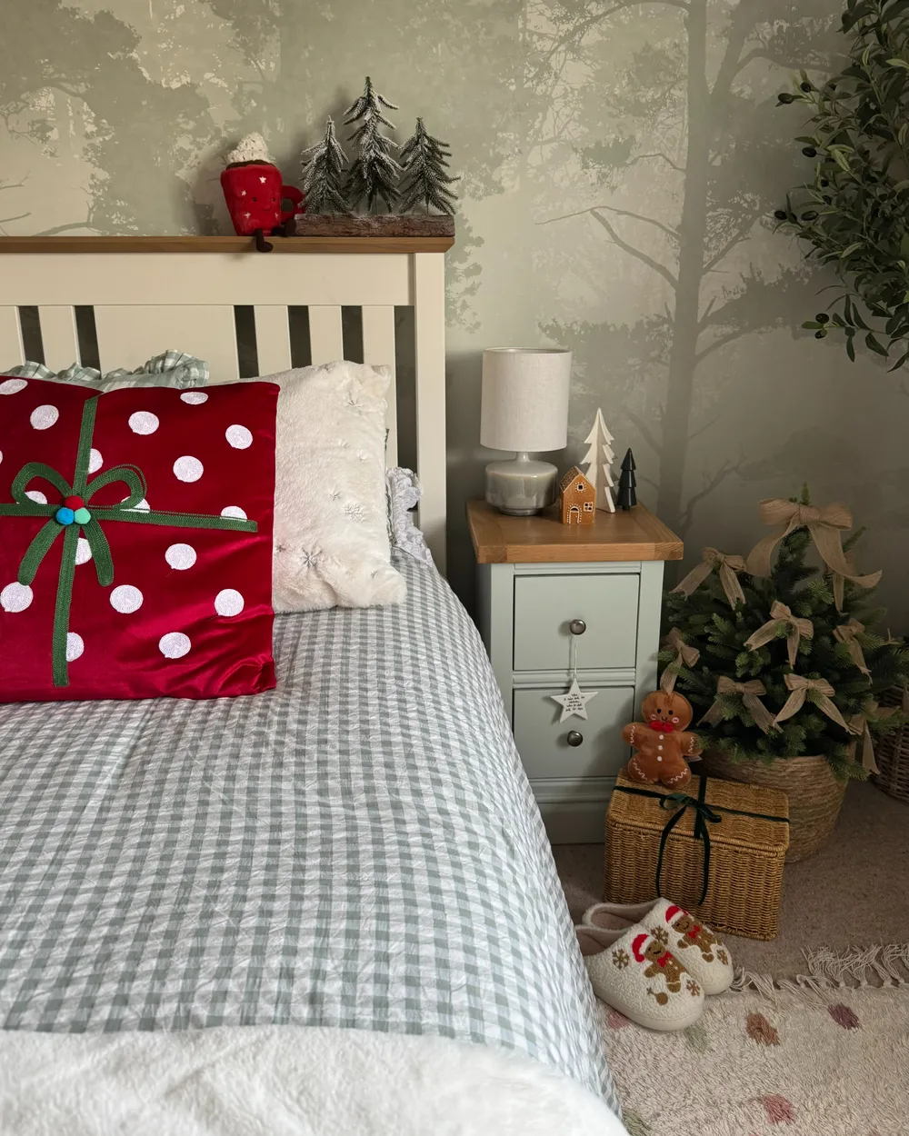 Set of 2 Decorative Cushions GUMDROP 45 x 45 cm Velvet Red Christmas Motif_980336