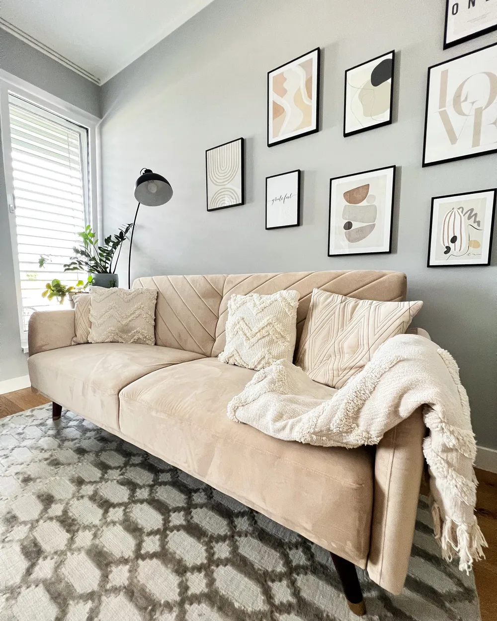 Vuodesohva 3-istuttava SENJA Sametti Beige_836097