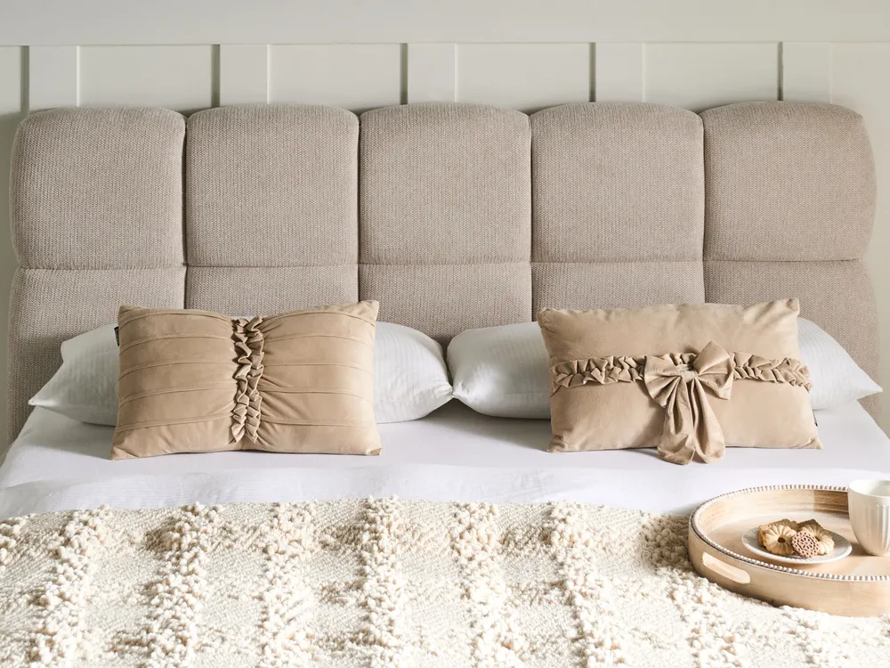 Set of 2 Decorative Cushions BELLE 30 x 50 cm Velvet Beige Solid