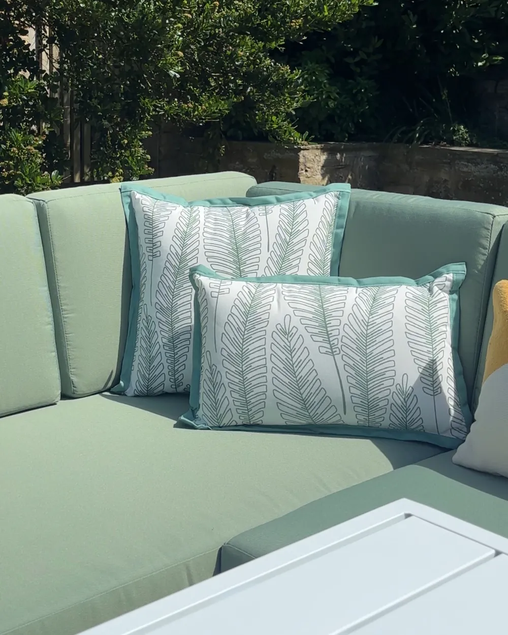 Set of 2 Outdoor Cushions MEADOW Plant Pattern 30 x 50 cm Green_1012649