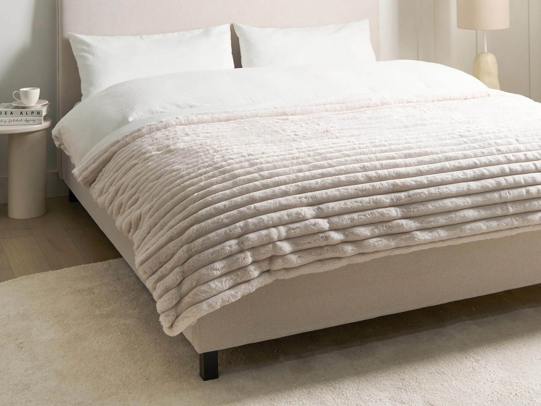 Päiväpeitto RAKYA keinoturkis 150 x 200 cm Vaaleanbeige_1036431