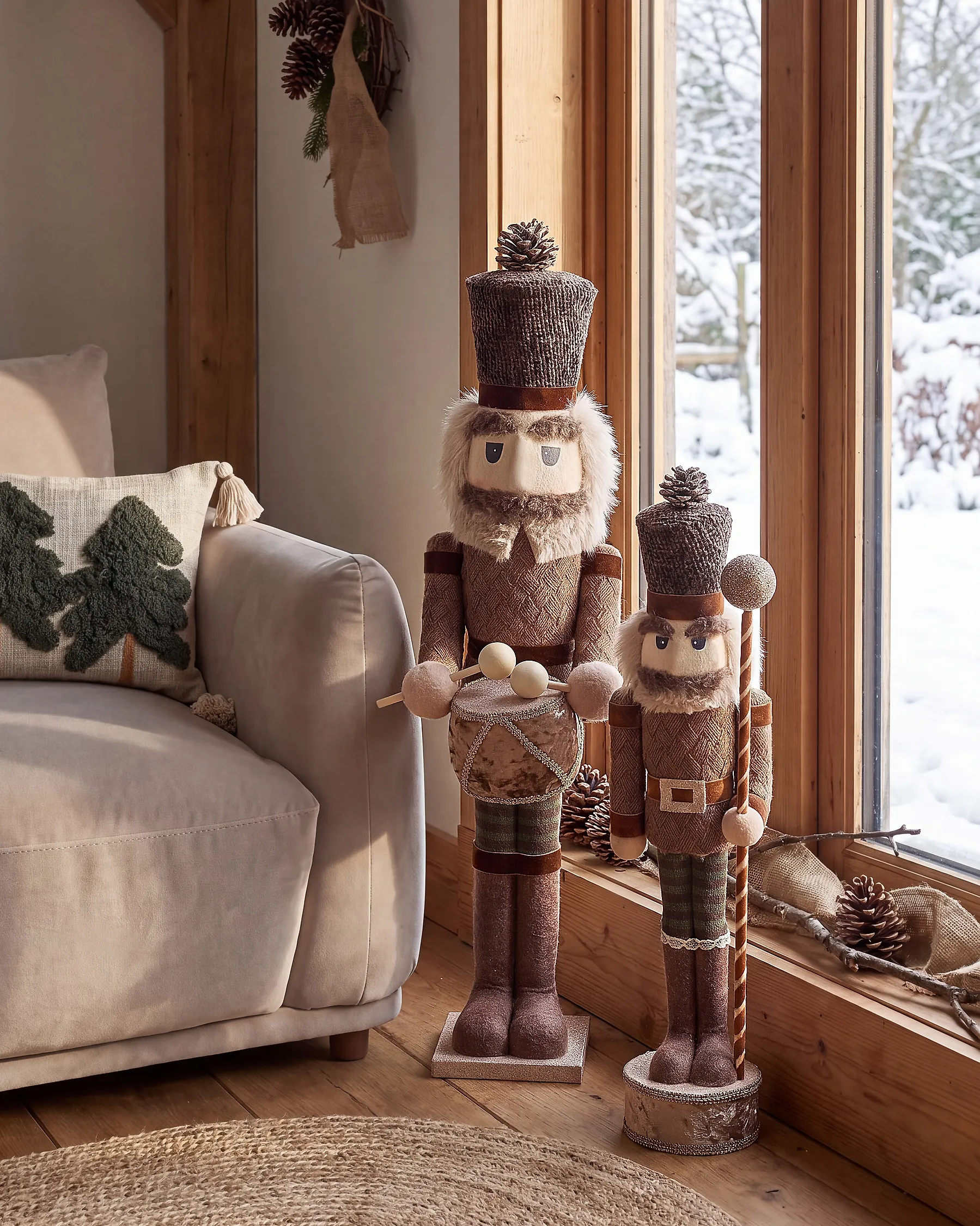 Set of 2 Figurines KOLARI 68/91 cm Nutcracker Brown_1156769