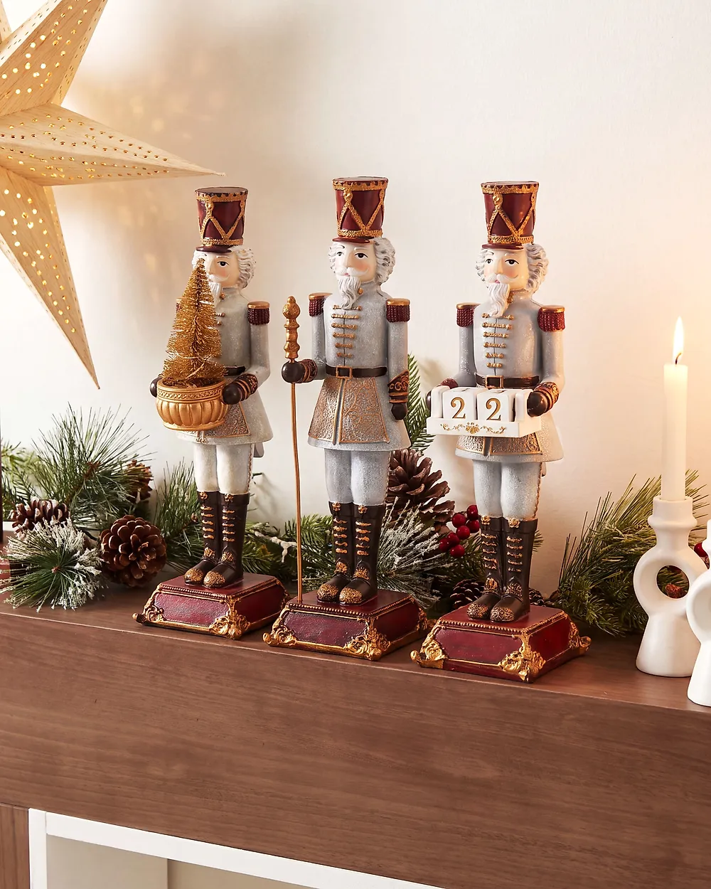 Set med 3 figuriner LED PELLOSNIEMI 32 cm Nötknäckare Flerfärgad_1175296
