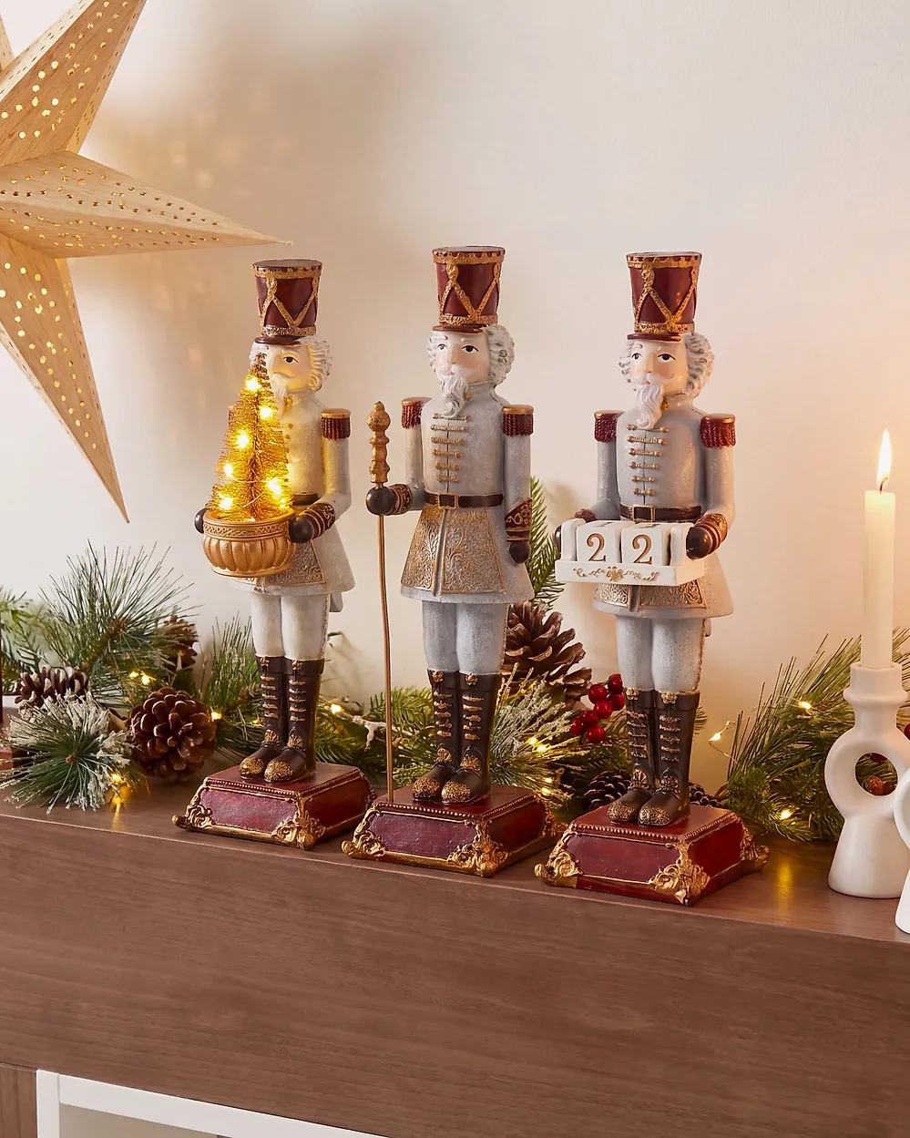 Set med 3 figuriner LED PELLOSNIEMI 32 cm Nötknäckare Flerfärgad