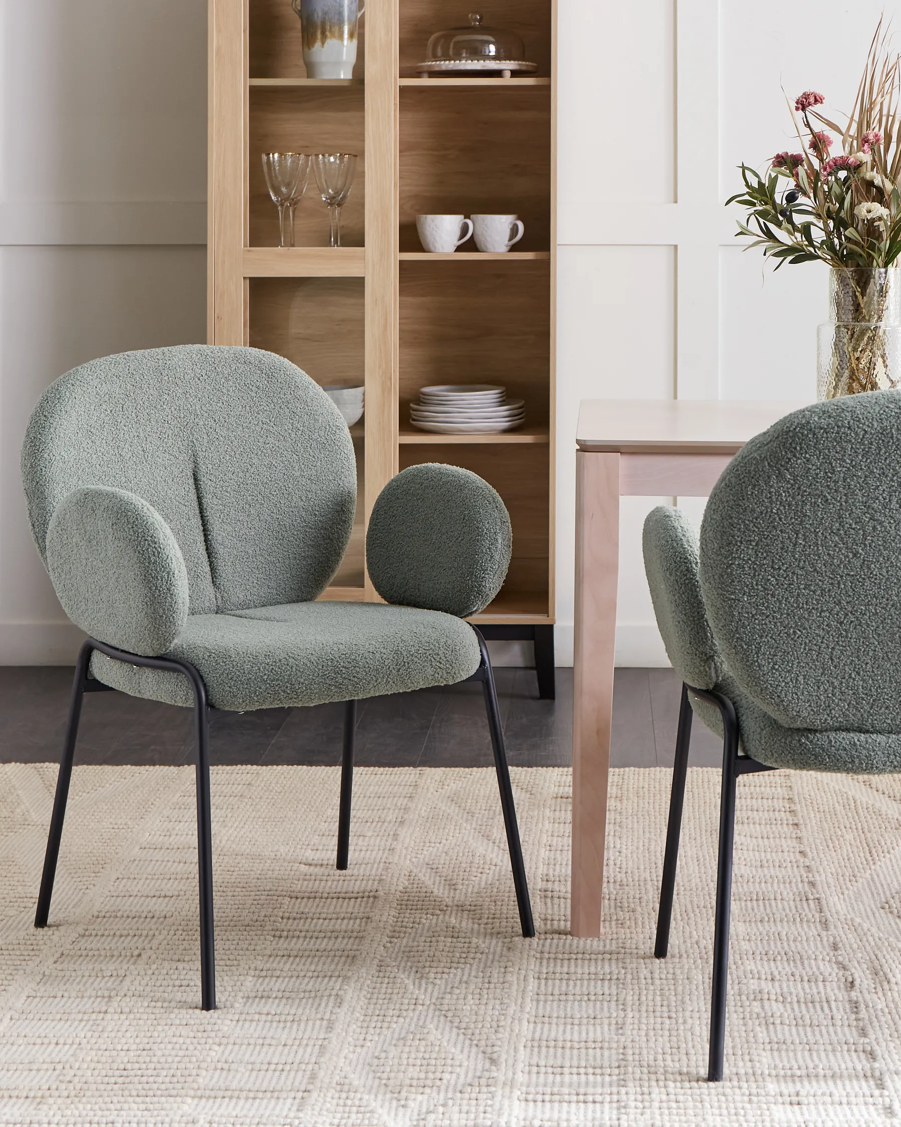 Set med 2 matstolar ELY Bouclé Ljusgrön_930190