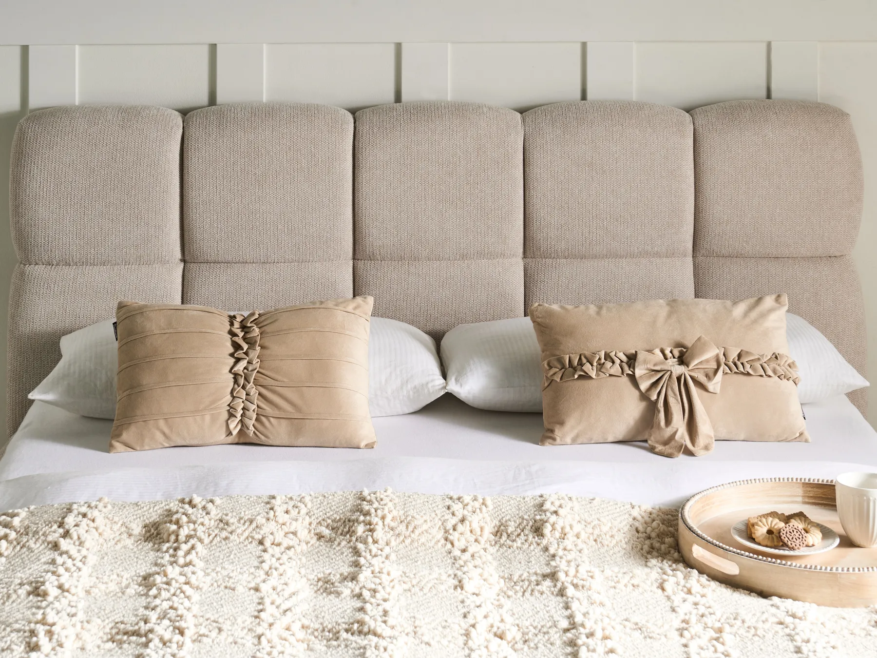 Set of 2 Decorative Cushions BELLE 30 x 50 cm Velvet Beige Solid_1039793