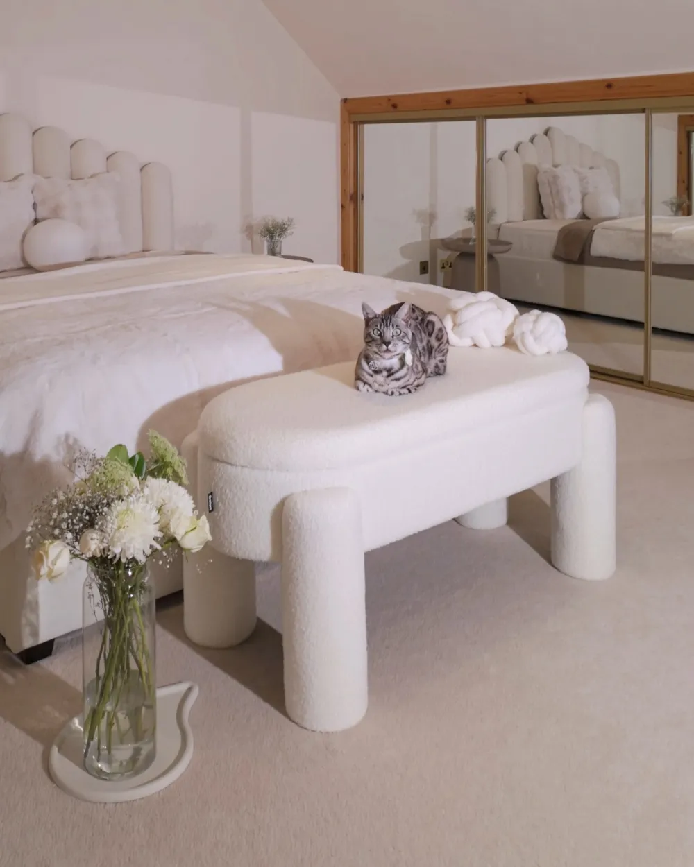 Upholstered Storage Bench OAKLEY Boucle Off-White_1030944