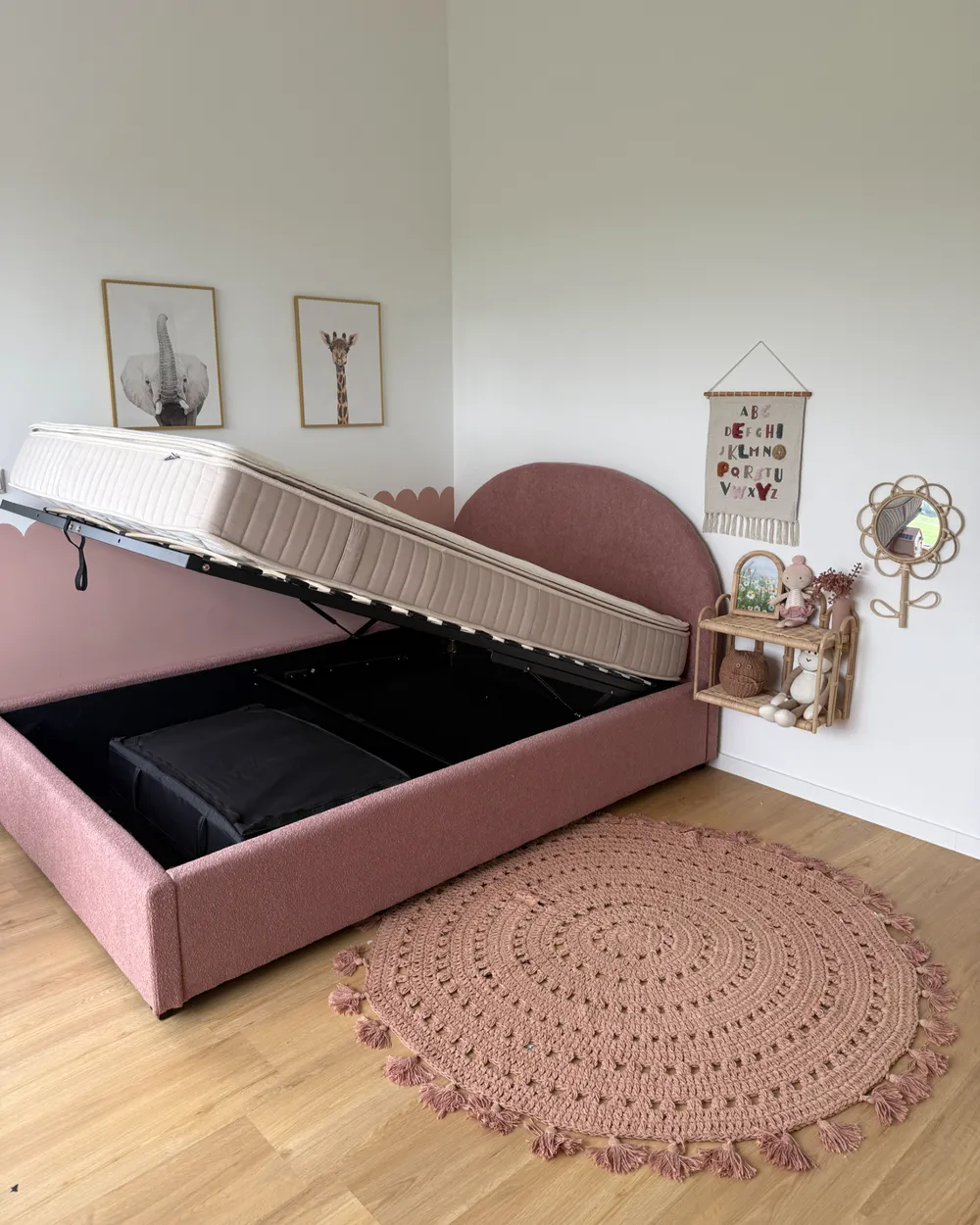 Ottoman Bed VAUCLUSE Boucle Pastel Pink 140 x 200 cm (EU Double)_1018352