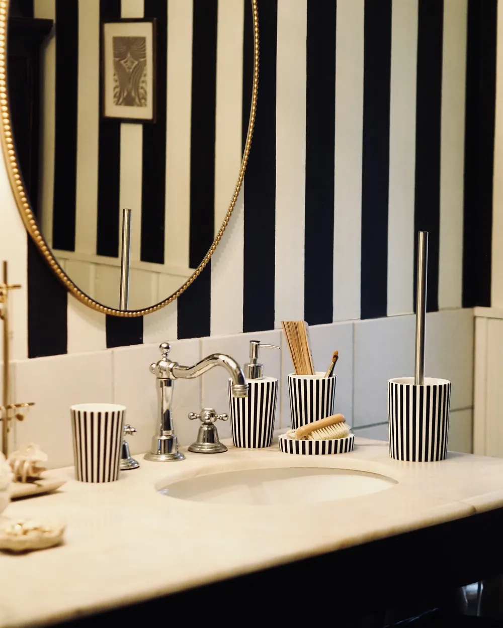 5-Piece Bathroom Accessories Set LIRCAY Black/ White_1065317