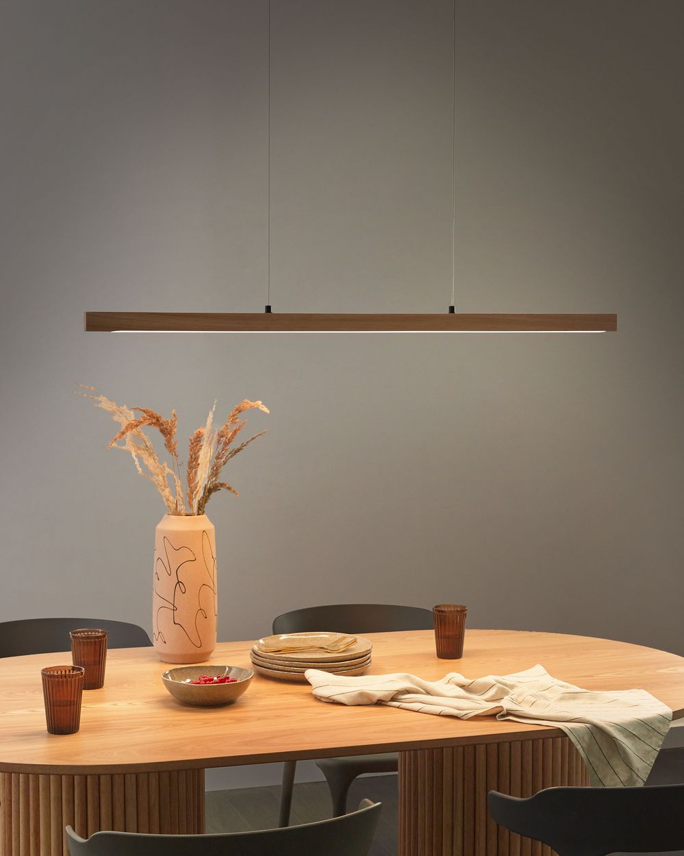LED-pendellampa STEWARTS med dimmer Ek Ljusbrun