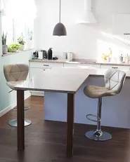 Set med 2 barstolar VALETTA Vridbar Konstläder Ljusbeige_782067