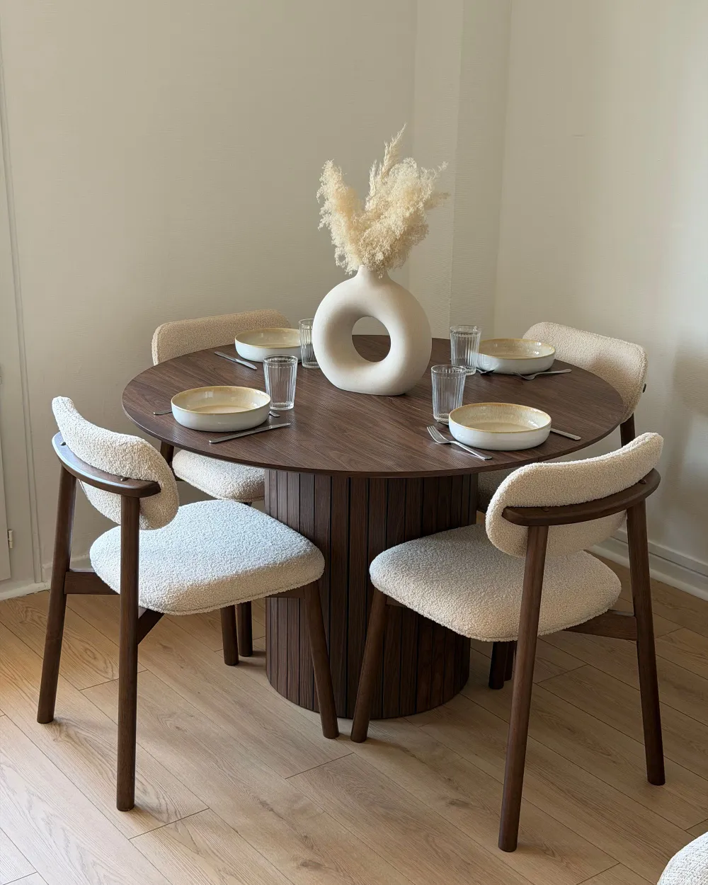 Set med 2 matstolar MILLS Bouclé Brun/ Ljusbeige_1173777