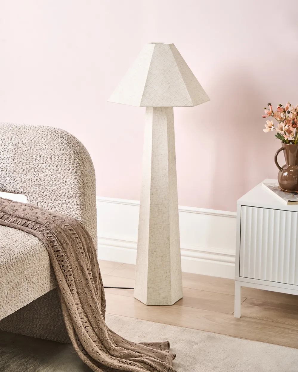 Golvlampa DEMBI Konstlinne Ljusbeige_1017142